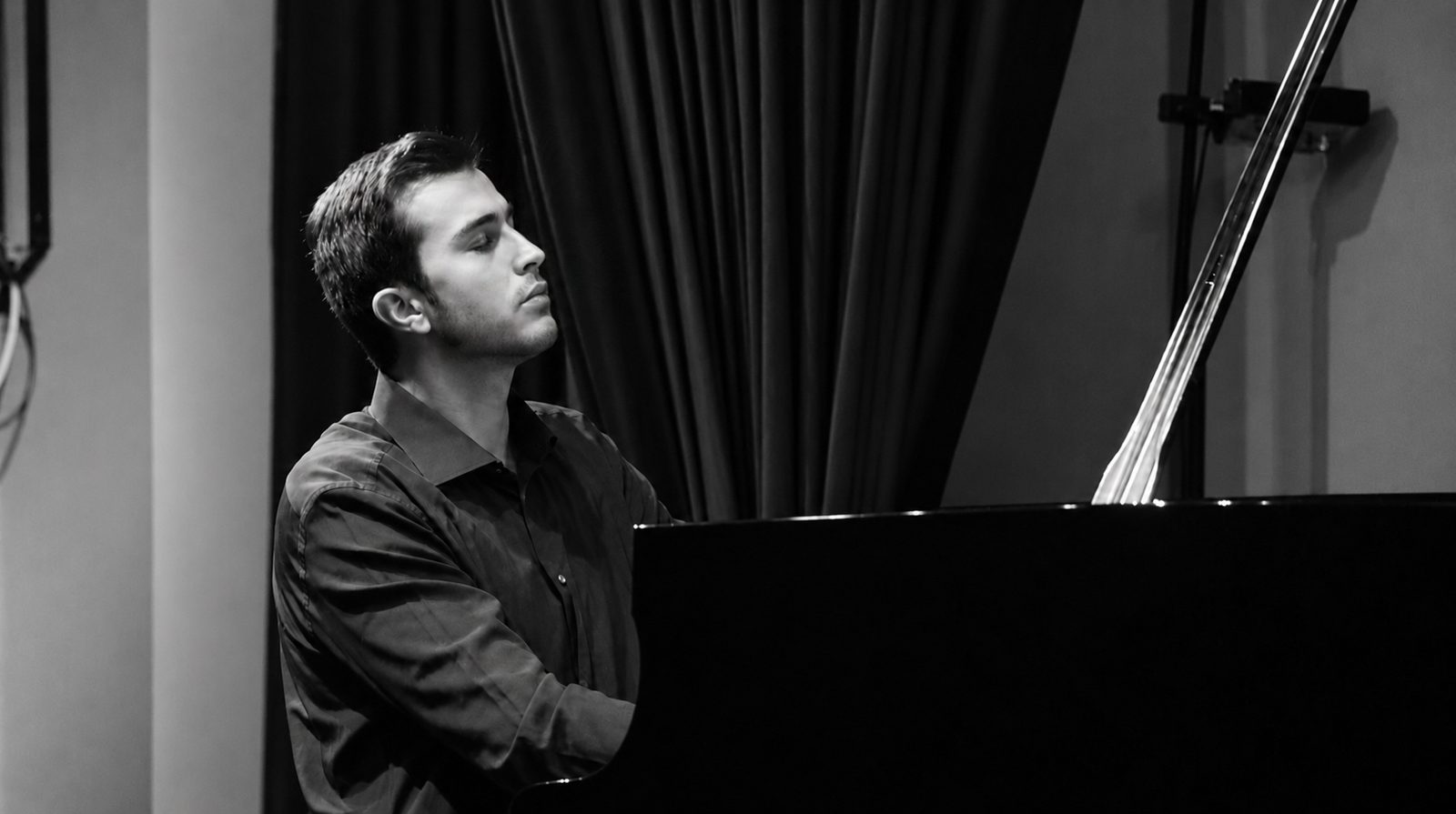 Simone Renzi in concerto, fotografia 1 di 8