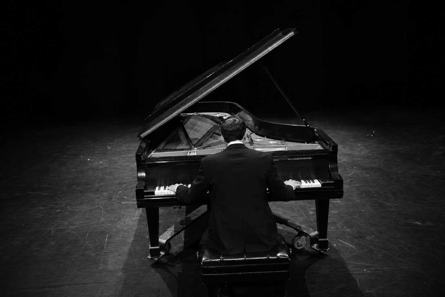 Simone Renzi in concerto, fotografia 4 di 8